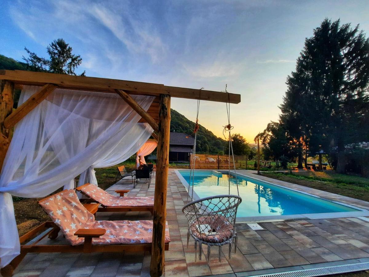 Vacation House Studenac Bihać Extérieur photo