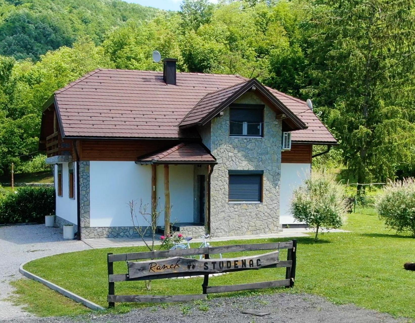 Vacation House Studenac Bihać Extérieur photo