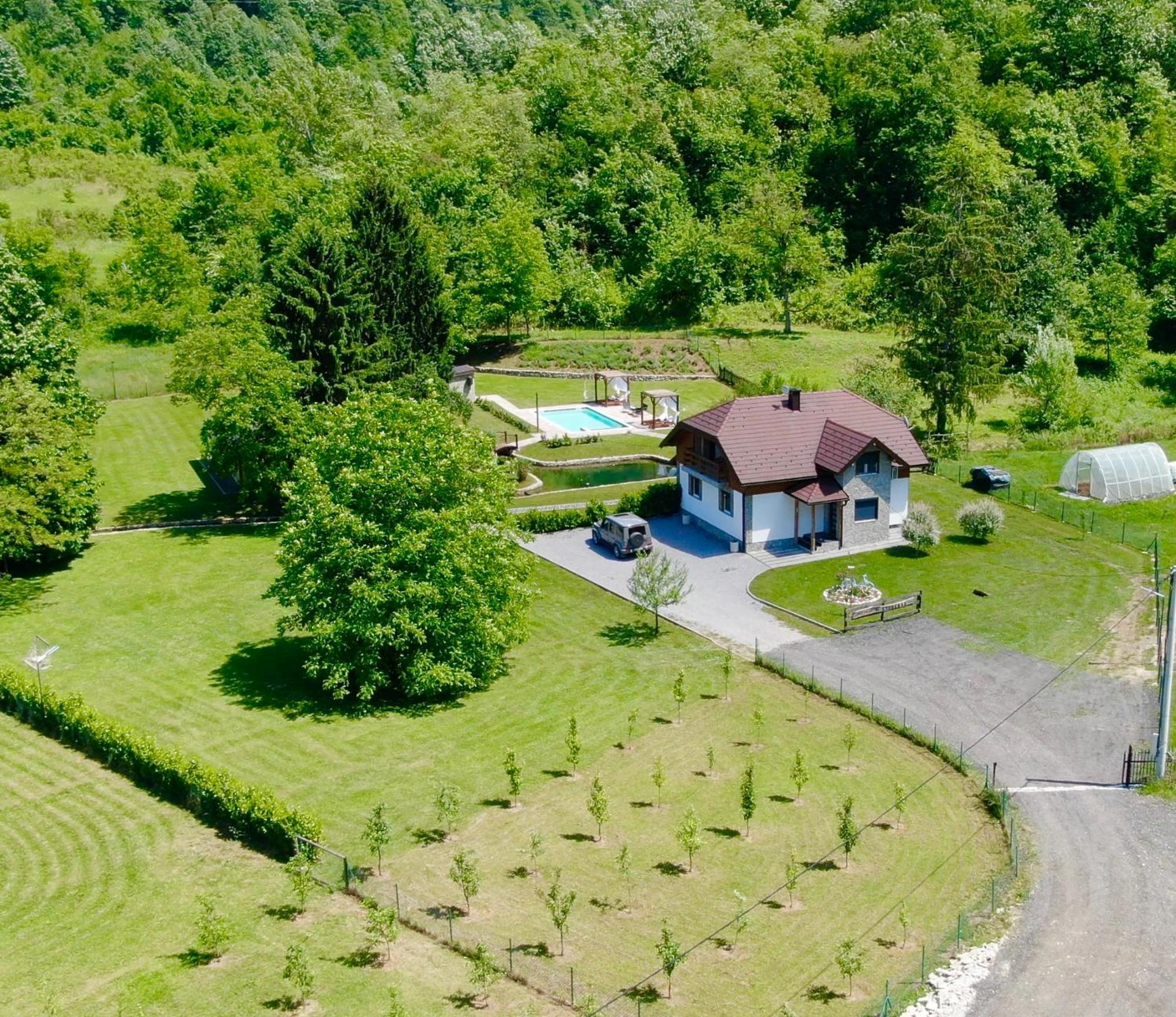 Vacation House Studenac Bihać Extérieur photo